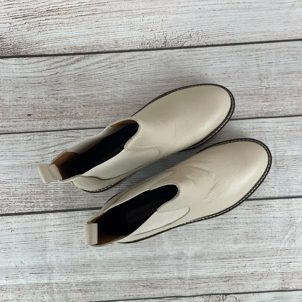 CASLON Miller Womens Sz 7M Chelsea Boots Tan Cream Water Resistant